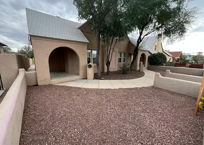 Ua Duplex Two Units 3br And 4br *