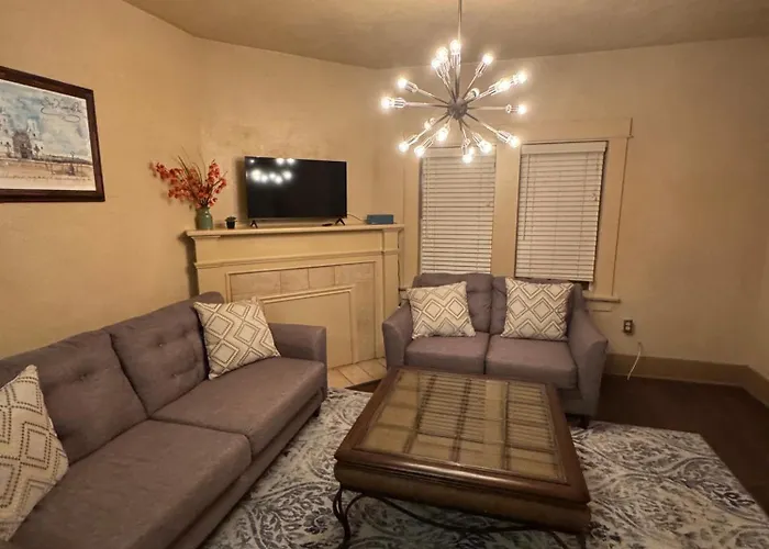 Ua Duplex Two Units 3br And 4br *