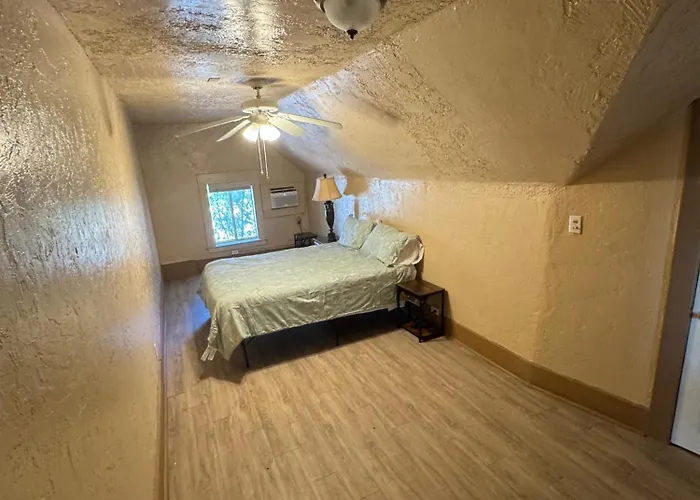 Ua Duplex Two Units 3br And 4br