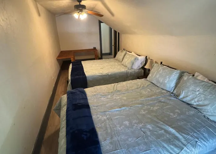 Ua Duplex Two Units 3br And 4br *