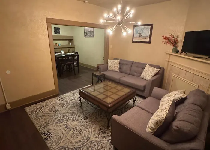 Ua Duplex Two Units 3br And 4br *