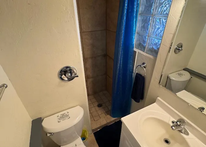 Ua Duplex Two Units 3br And 4br *